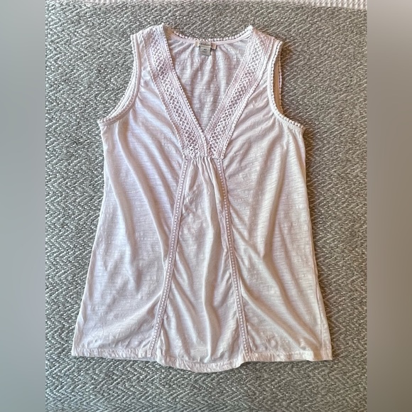 Sundance V-neck shirt with stylish embellishments. - Picture 2 of 7